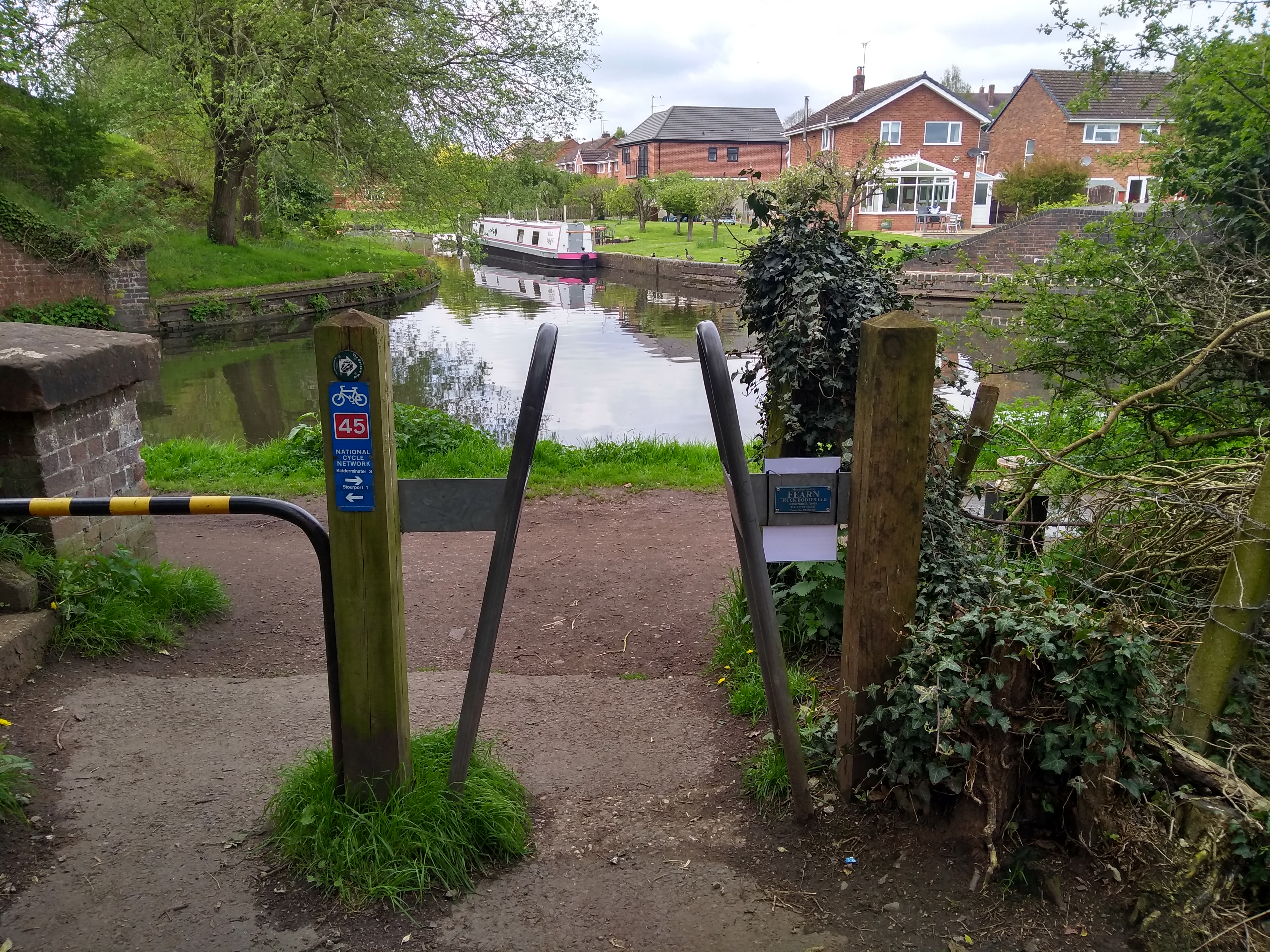 Narrow bike gates