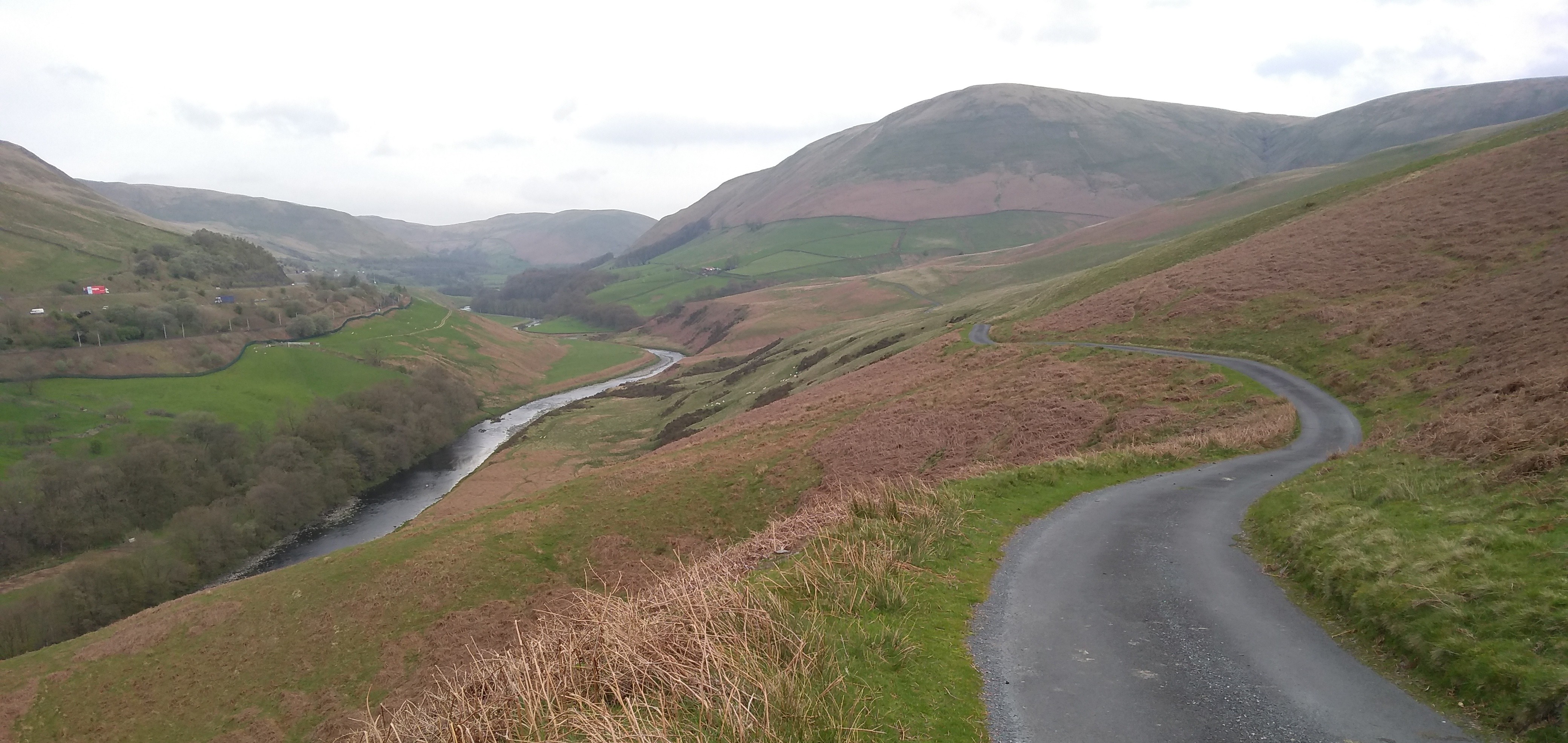 Road along the side of the fell