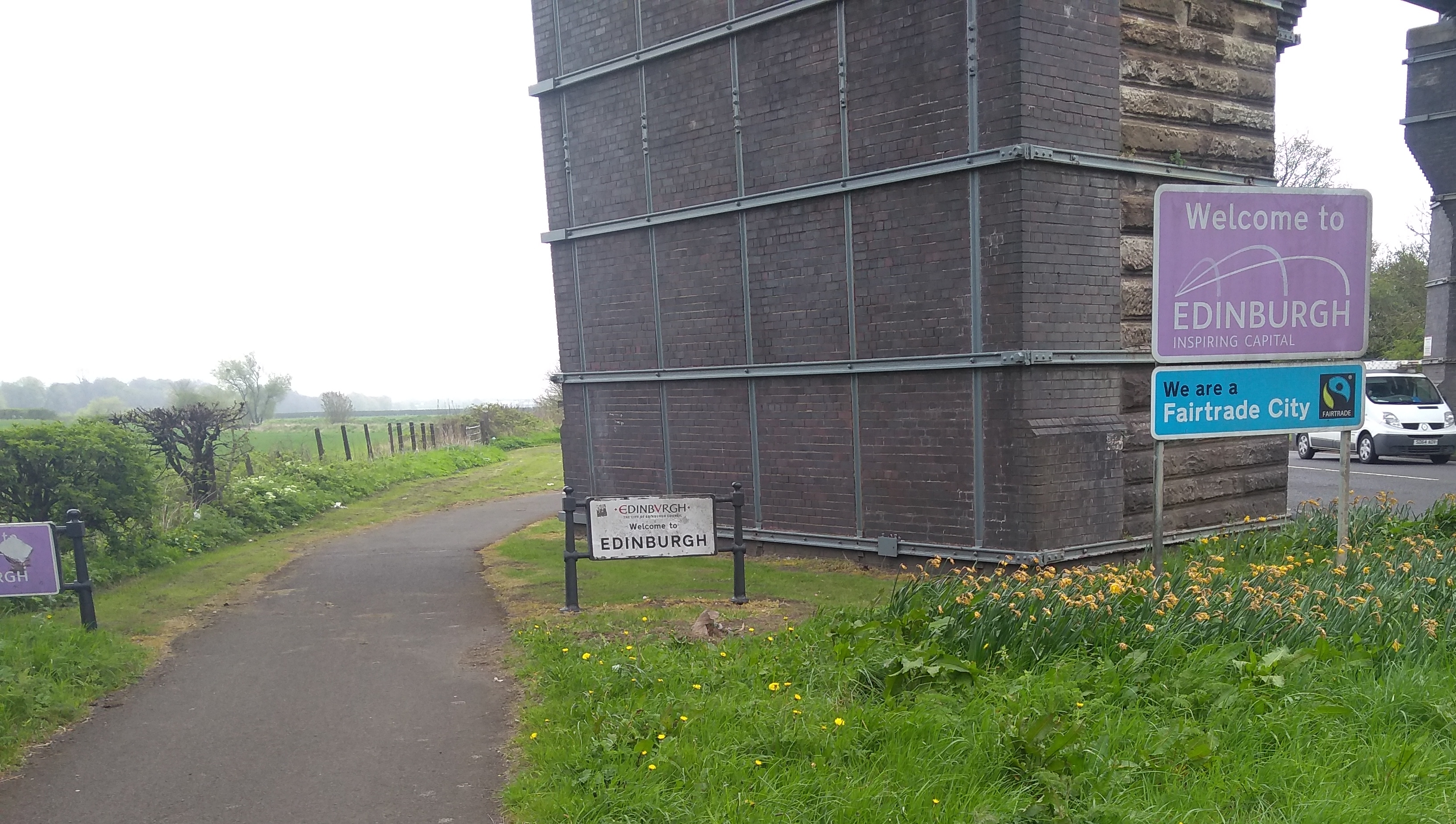 "Welcome to Edinburgh" signs