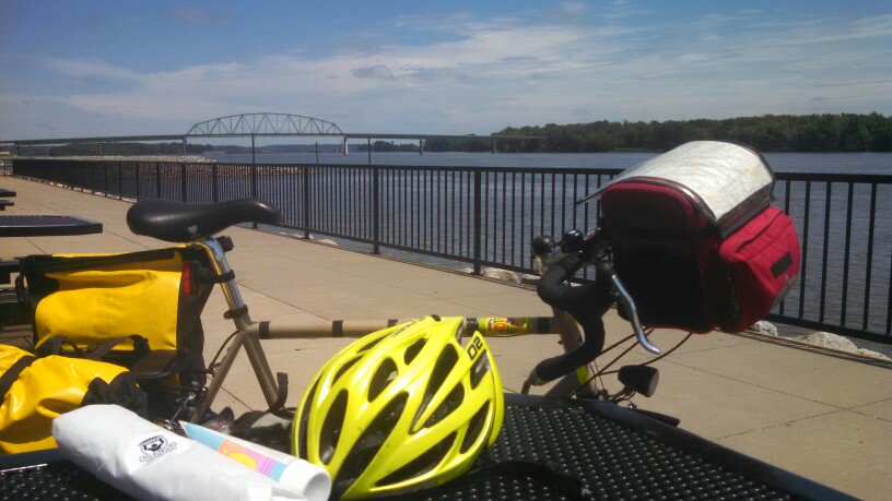 Lunch by the Mississippi